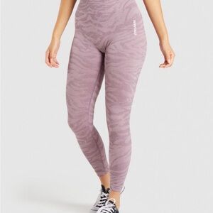 Gymshark Cropped Seamless Tank in Mauve Camo with White Logo